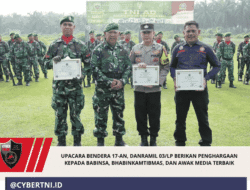 Upacara Bendera 17-an, Danramil 03/LP Berikan Penghargaan kepada Babinsa, Bhabinkamtibmas, dan Awak Media Terbaik