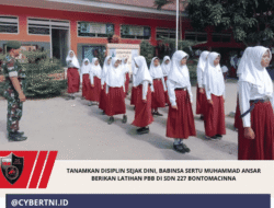 Tanamkan Disiplin Sejak Dini, Babinsa Sertu Muhammad Ansar Berikan Latihan PBB di SDN 227 Bontomacinna