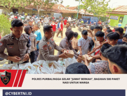 Polres Purbalingga Gelar “Jumat Berkah”, Bagikan 500 Paket Nasi untuk Warga