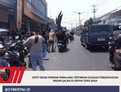 GNTP DESAK PEMKAB PEMALANG TERTIBKAN DUGAAN PEMANFAATAN BADAN JALAN DI DEPAN TOKO BASA