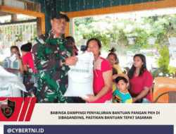 Babinsa Dampingi Penyaluran Bantuan Pangan PKH di Sibaganding, Pastikan Bantuan Tepat Sasaran