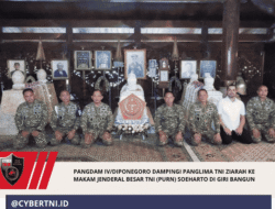 Pangdam IV/Diponegoro Dampingi Panglima TNI Ziarah ke Makam Jenderal Besar TNI (Purn) Soeharto di Giri Bangun