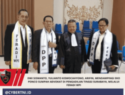 Dwi Siswanto, Yulianto Kiswocahyono, Arifin, Mendampingi Eko Ponco Sumpah Advokat di Pengadilan Tinggi Surabaya, melalui FERADI WPI