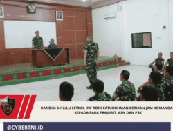 Dandim 0412/LU Letkol Inf Roni Faturohman Berikan Jam Komandan kepada Para Prajurit, ASN dan P3K