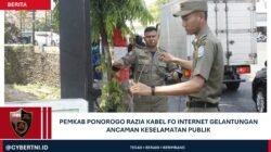 Pemkab Ponorogo Razia Kabel FO Internet Gelantungan Ancaman Keselamatan Publik