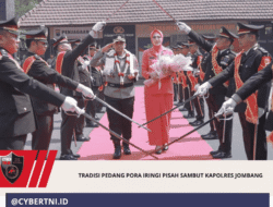 Tradisi Pedang Pora Iringi Pisah Sambut Kapolres Jombang