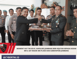 Moment HUT TNI ke-81, Kapolres Jombang Beri Kejutan kepada Kodim 0814, Sat Radar 405 Ploso dan Subdenpom Jombang